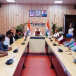 चौखुटिया में स्वास्थ्य सेवाओं को लेकर आंदोलनकारियों ने की मुख्यमंत्री धामी से मुलाकात